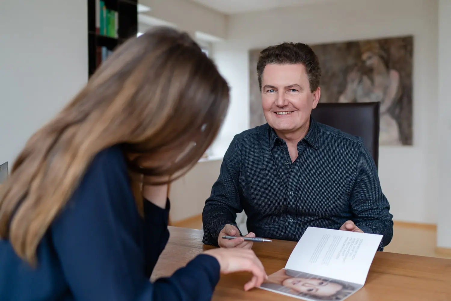 Unterspritzung mit Hyaluron, Ovchinnikova,  You are Beauty, Exzellenz, Anspruchshaut, Hautexperte, Wirkstoffkosmetik ,IMMER JITSI You are Beauty – Kosmetikstudio – Frauen im Behandlungsraum