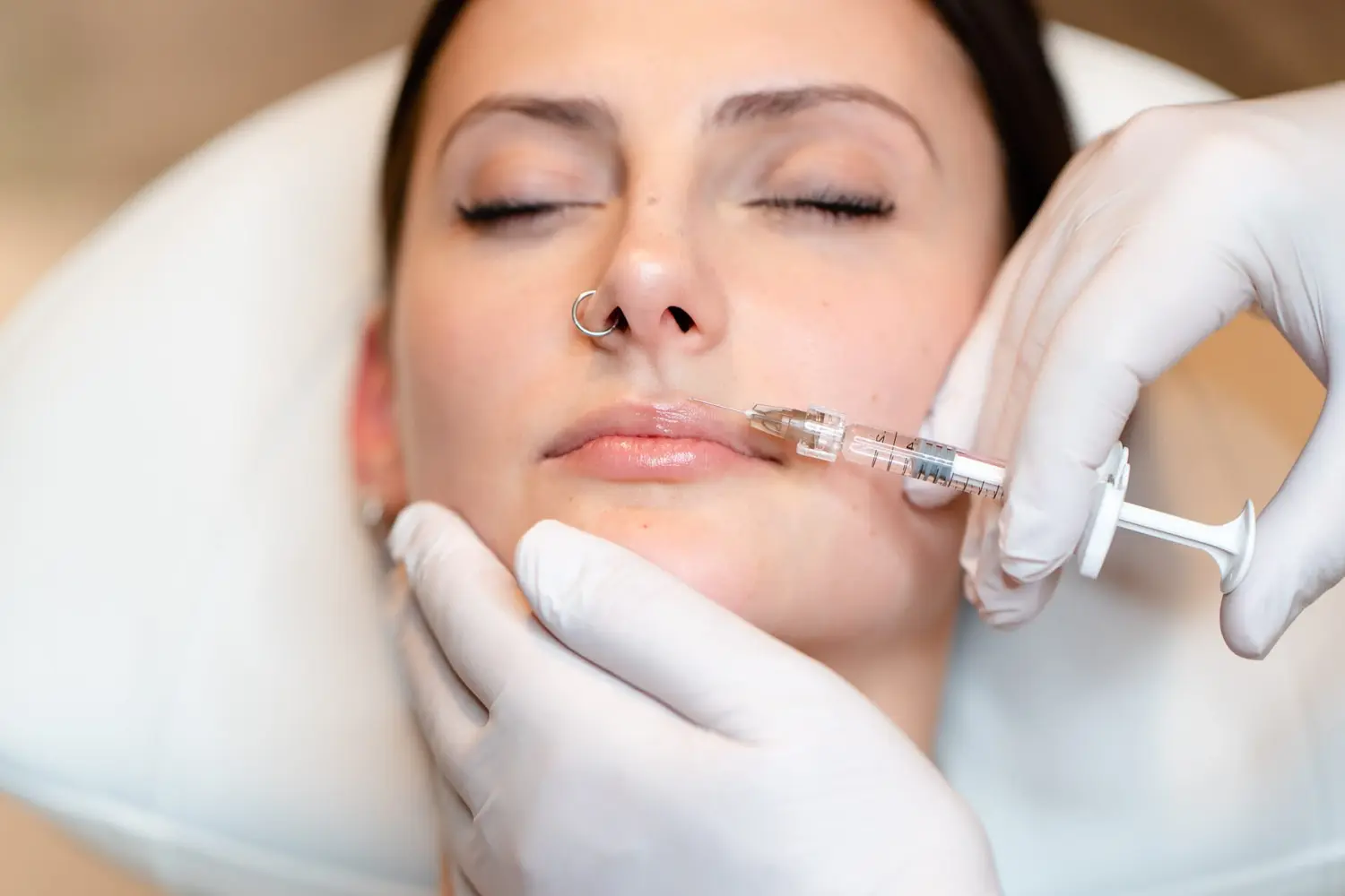Unterspritzung mit Hyaluron, Ovchinnikova,  You are Beauty, Exzellenz, Anspruchshaut, Hautexperte, Wirkstoffkosmetik ,IMMER JITSI You are Beauty – Kosmetikstudio - Lippenunterspritzung